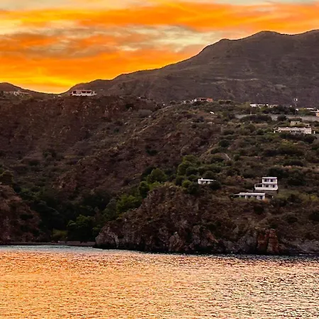 Vakantiehuis Eolian Mare - Floating Over The Sea *